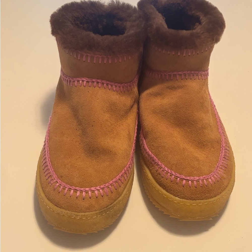 Cozy Brown Winter Boots with Pink Accents